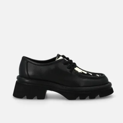 MOCASÍN CON CORDONES