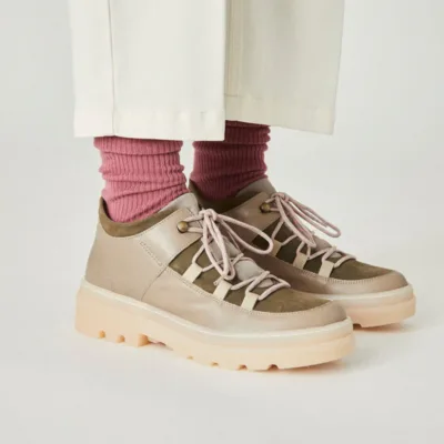 BOTÍN CON CORDONES SUELA TRACK